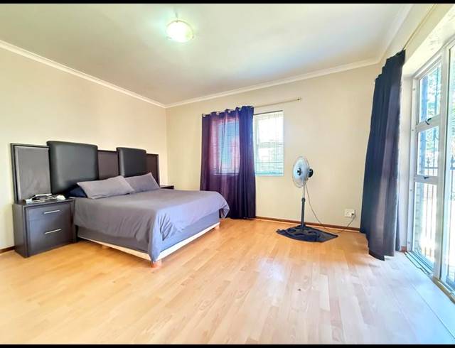 3 BEDROOM HOUSE FOR SALE IN TAFELZICHT